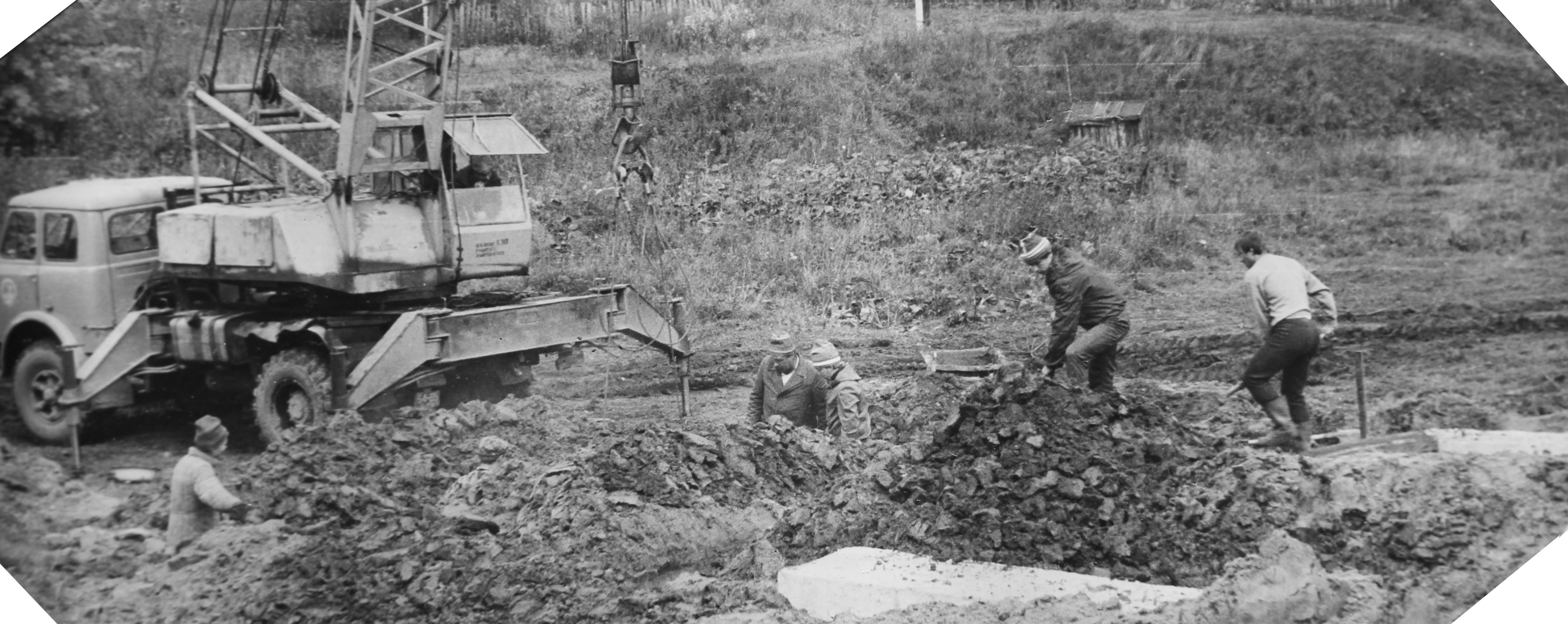 Закладка нулевого цикла лыжной базы ДЮСШ-2 (осень 1987 г.).